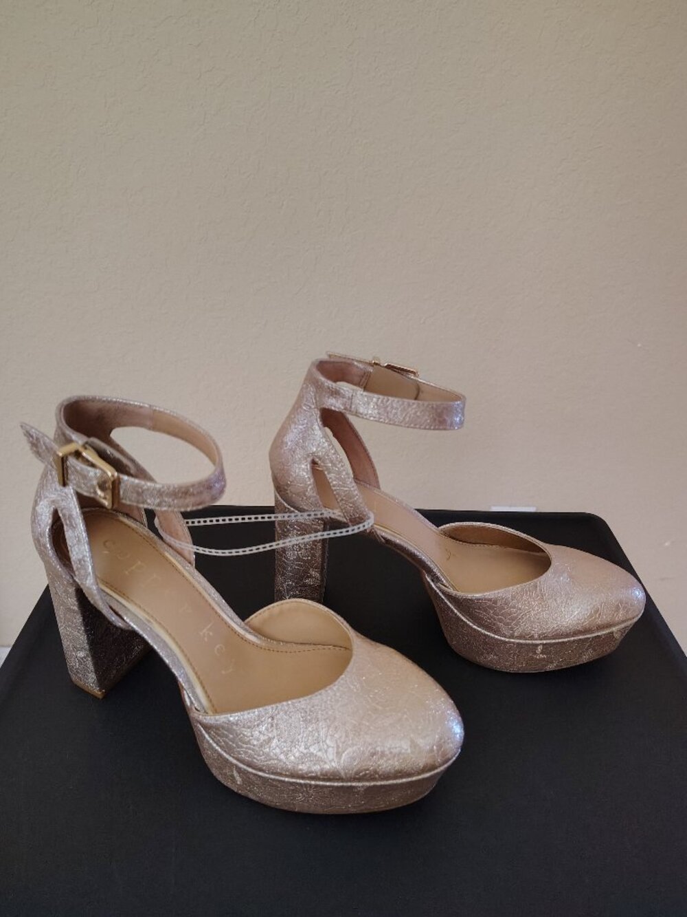NWT Copper Key Emirie Metallic Ankle Strap Platform Pumps Sz 6